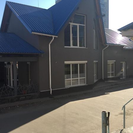Hostel -Hotel Granat Rivne City Exterior photo